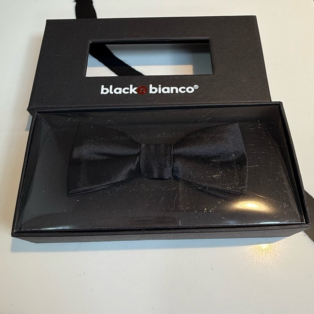 NWT - Boys Black & Bianco Bow Tie